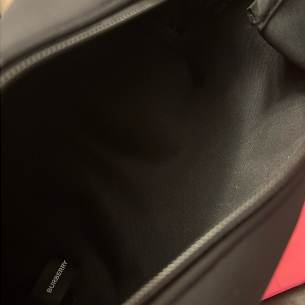 Burberry cosmetics pouch - Picture 4 of 4